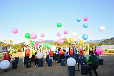 奔向蓝天白云，聚力有你有我！